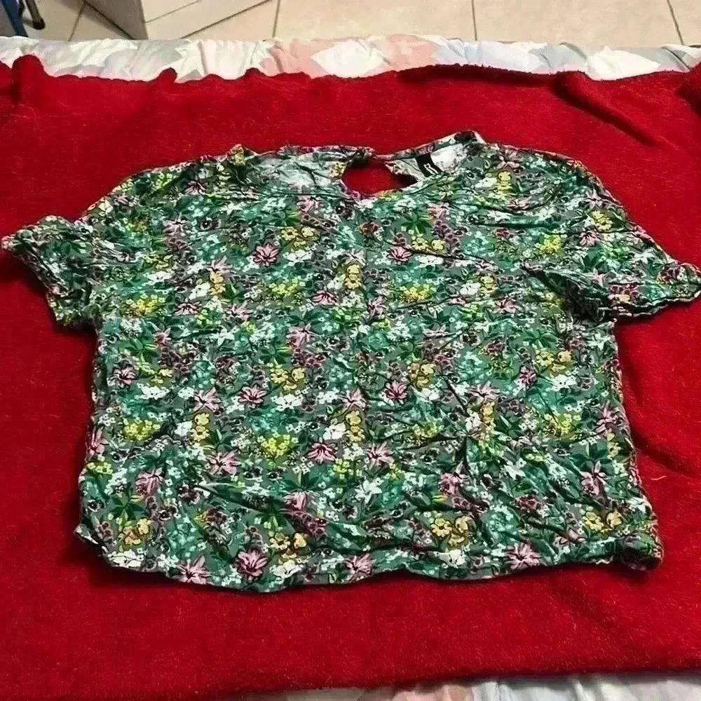 Green Floral Crew Neck Blouse